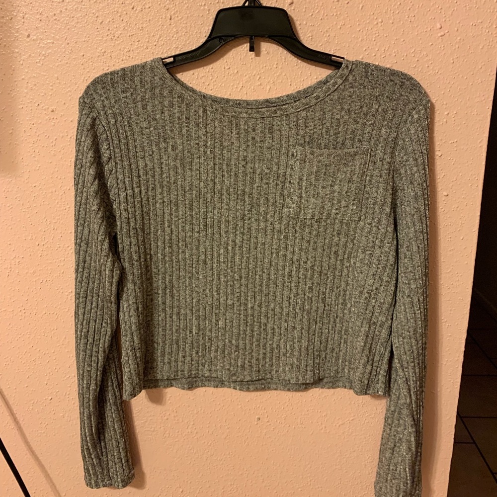 Grey crop shirt